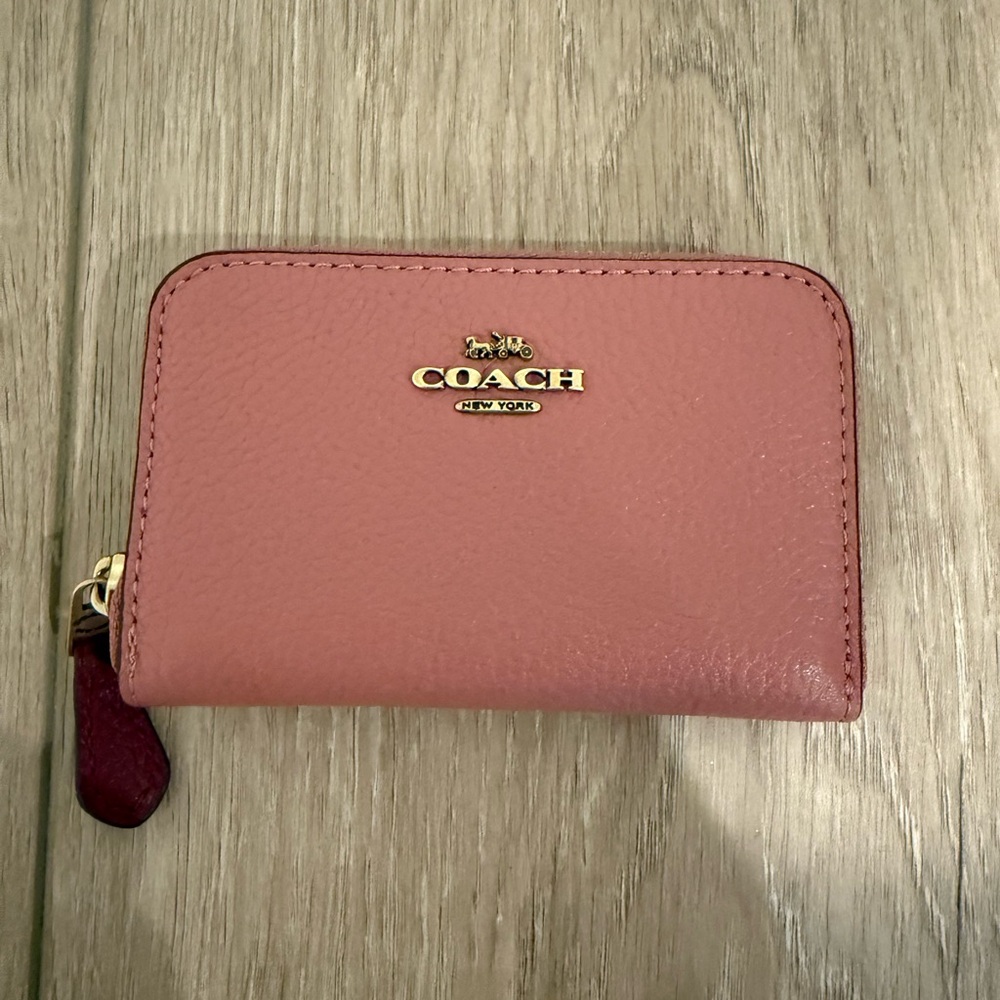 New coach cardholder